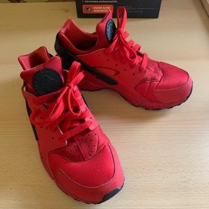 Nike Air Huarache (size: 9 US)